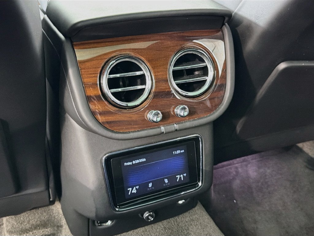 Used 2023 Bentley Bentayga AWD/4WD image 27