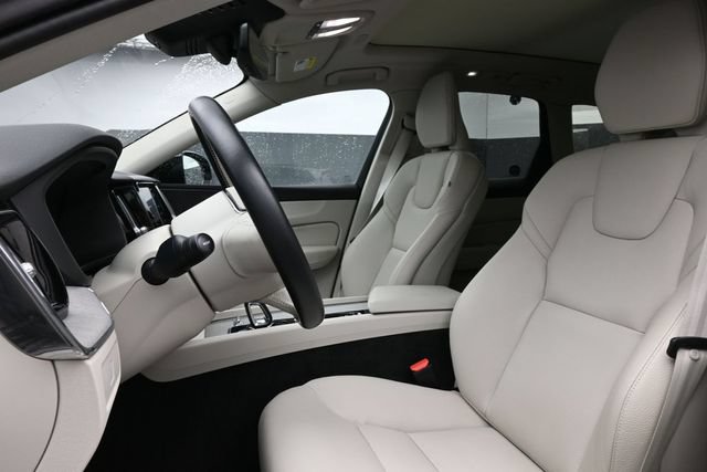 Used 2024 Volvo XC60 B5 Plus AWD/4WD image 10