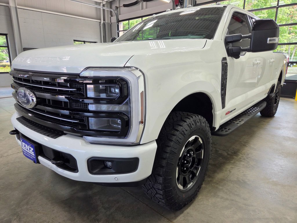 Used 2025 Ford F250 4x4 Crew Cab Super Duty image 5