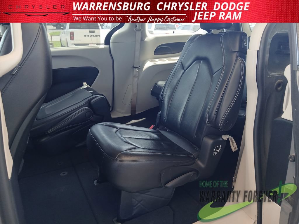 Used 2022 Chrysler Pacifica Touring-L FWD image 14