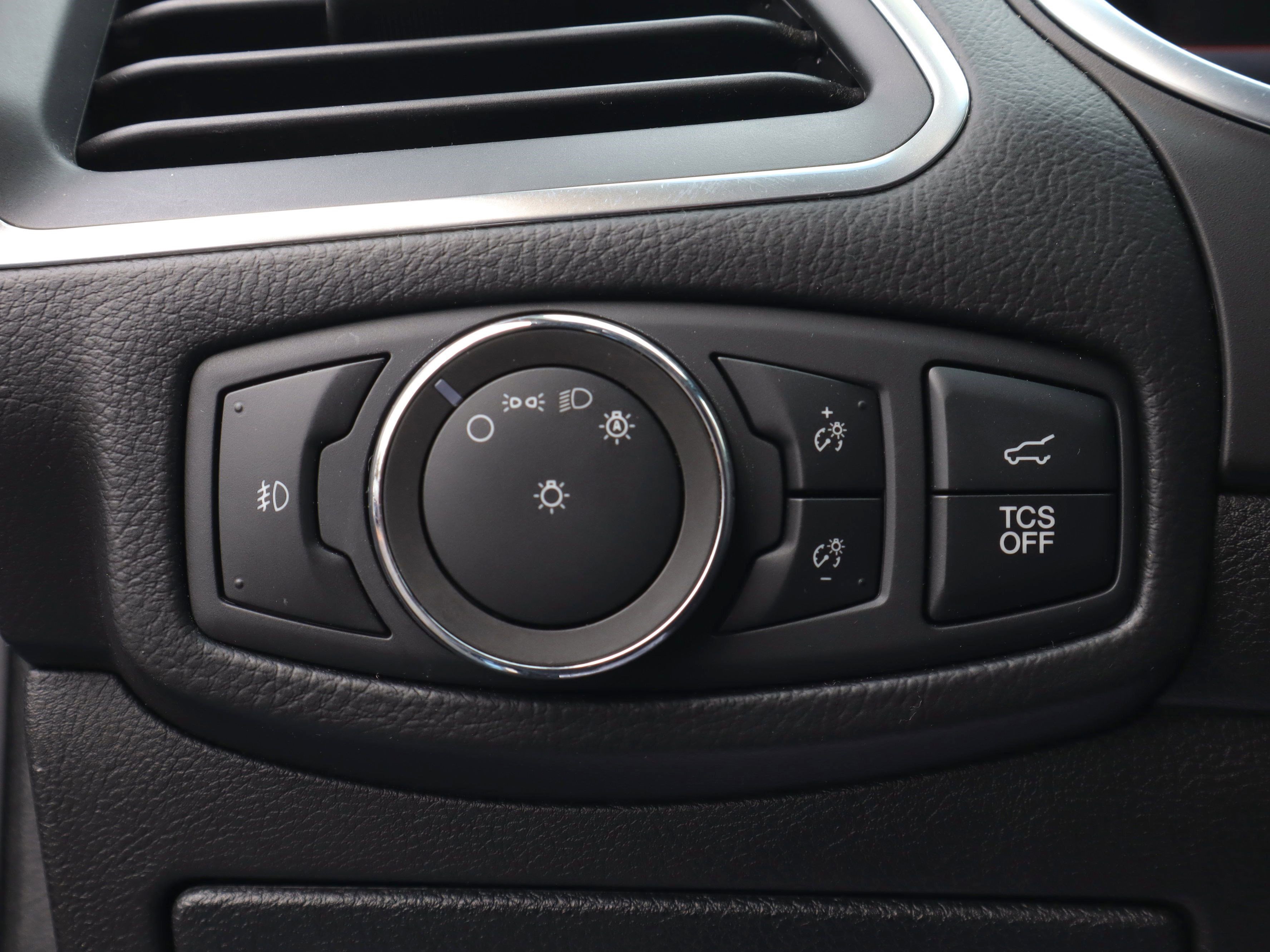 Used 2020 Ford Edge Titanium image 17