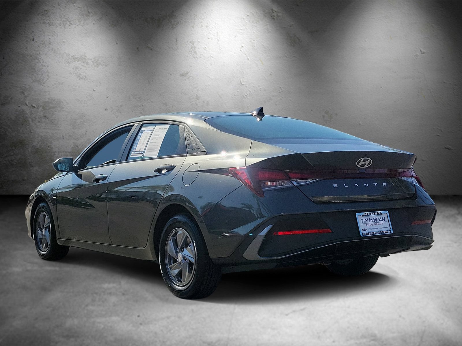 Certified 2026 Hyundai Elantra SE w/ Cargo Package FWD image 4