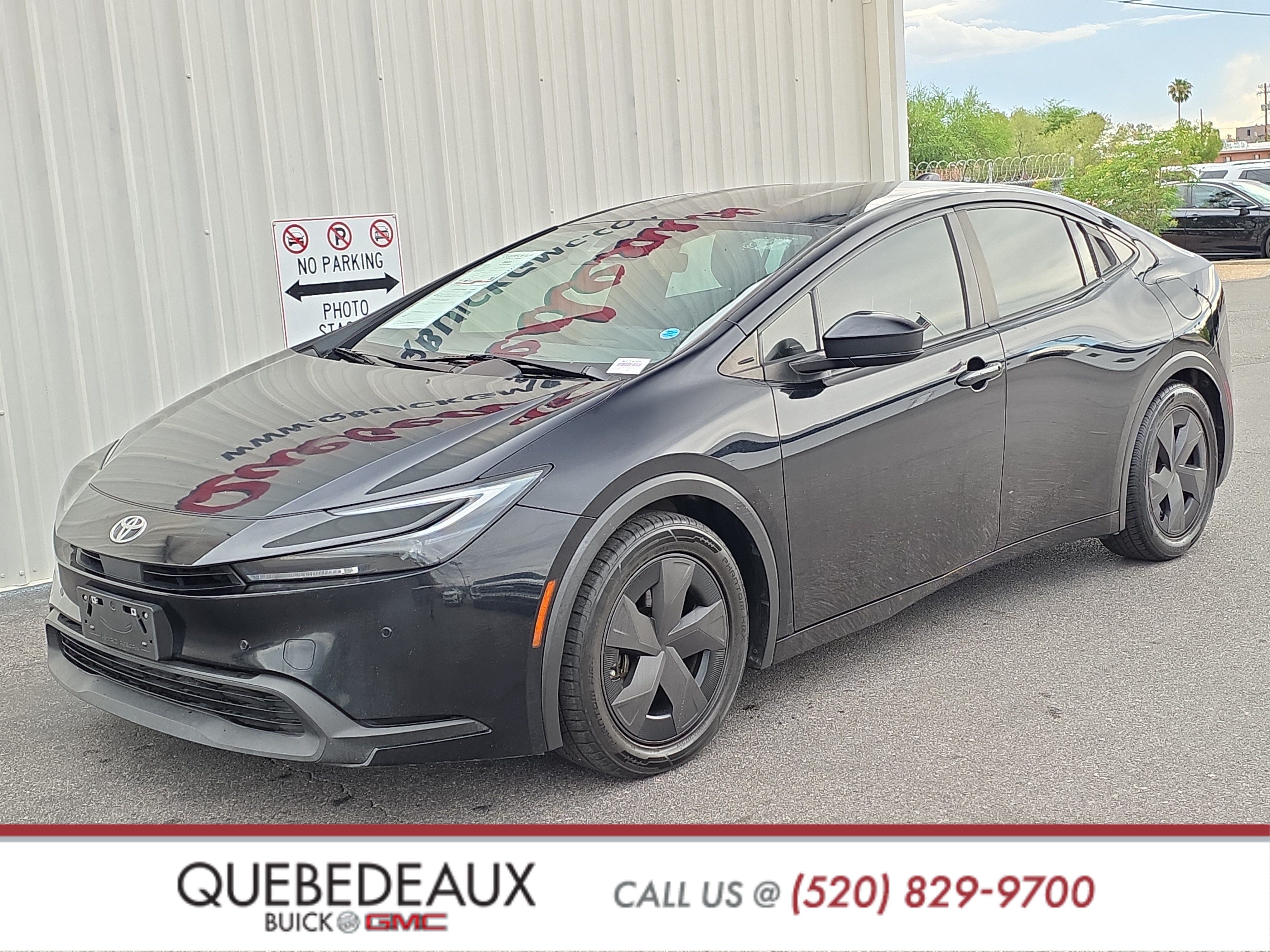 Used 2023 Toyota Prius LE FWD image 3