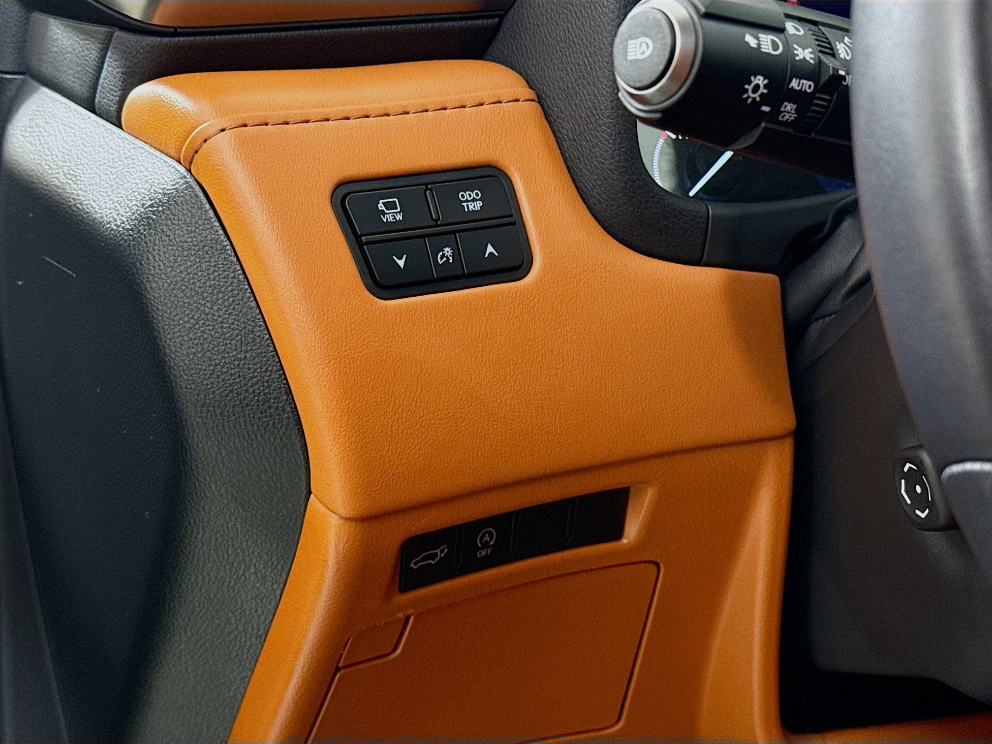 Used 2023 Lexus LX 600 4WD w/ Accessory Package (Z1) image 10