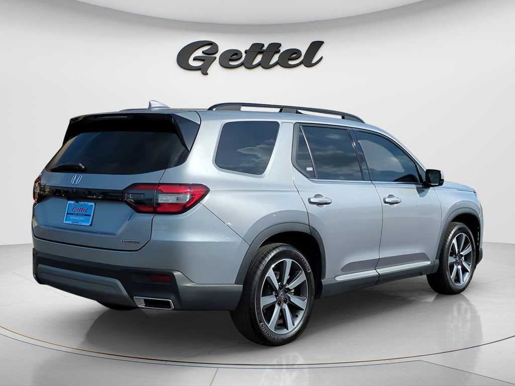 Used 2024 Honda Pilot Touring image 4