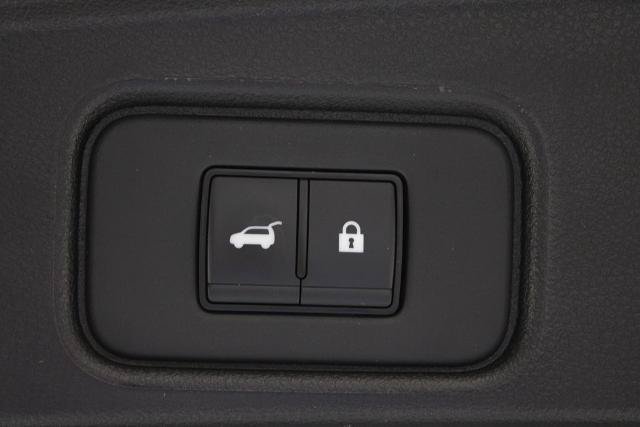Certified 2025 Nissan Pathfinder Platinum w/ Black Appearance Package FWD image 19