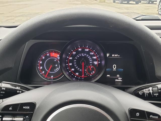 Used 2023 Hyundai Elantra SE w/ Winter Weather Package image 26