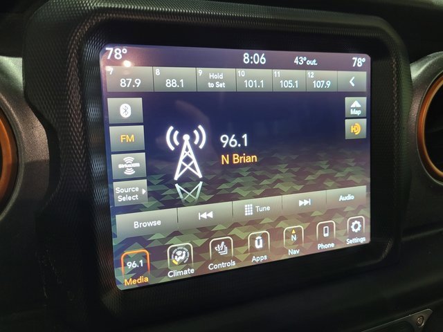 Used 2021 Jeep Gladiator Mojave w/ Dual Top Group image 39