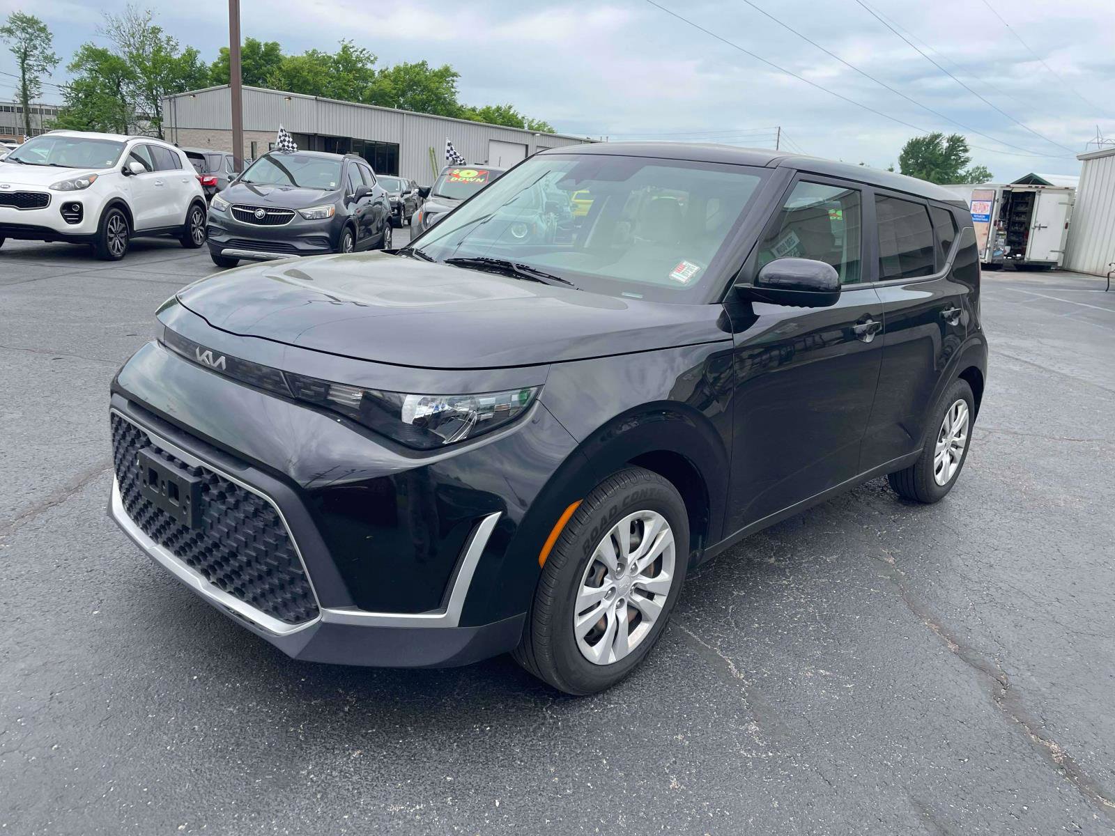 Used 2023 Kia Soul LX FWD image 2