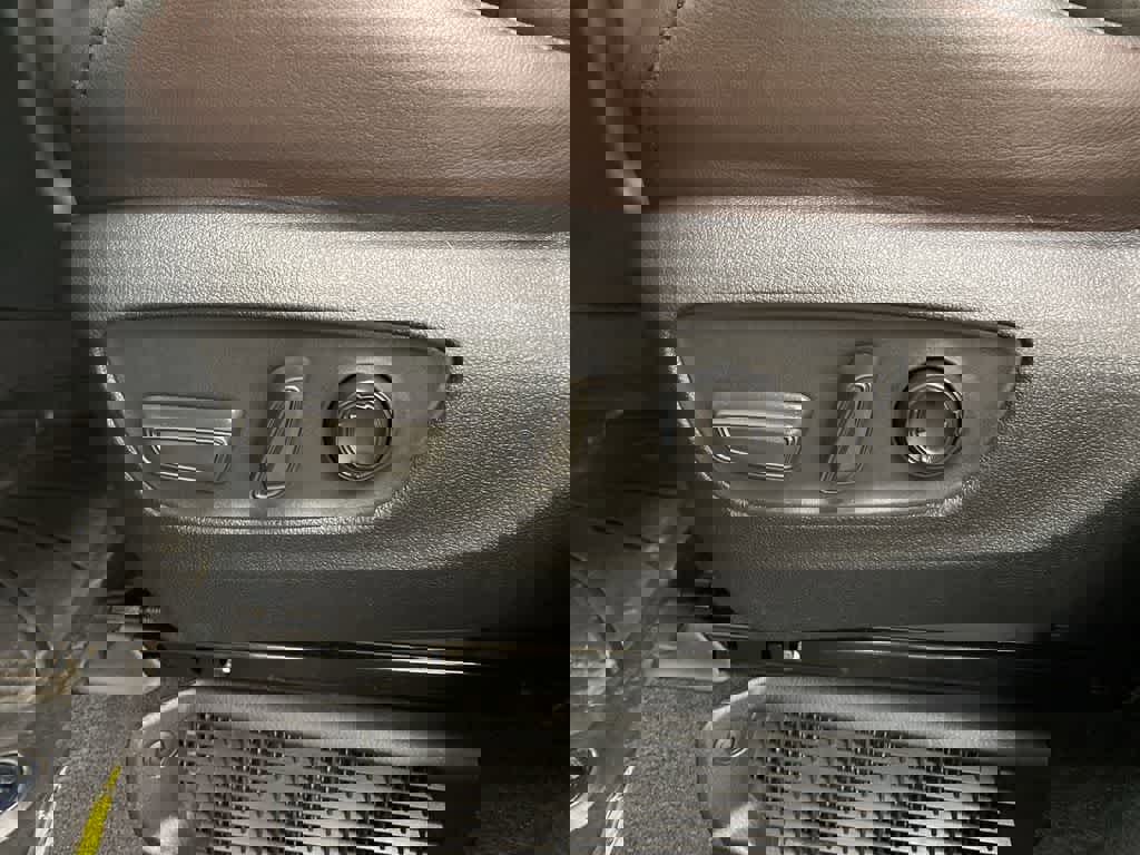 Used 2024 Toyota Sienna Platinum image 14