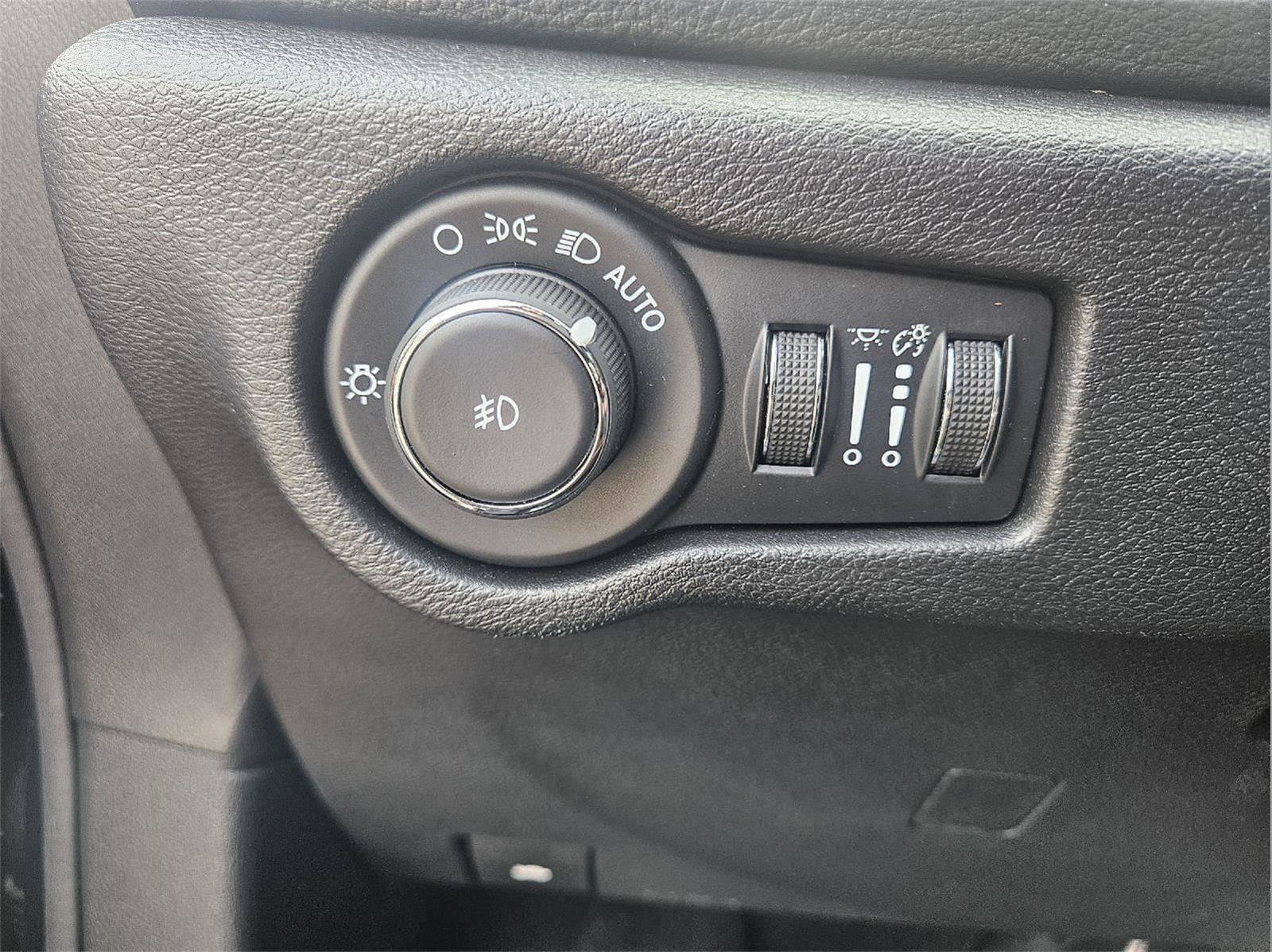 Used 2025 Chrysler Pacifica Pinnacle image 62