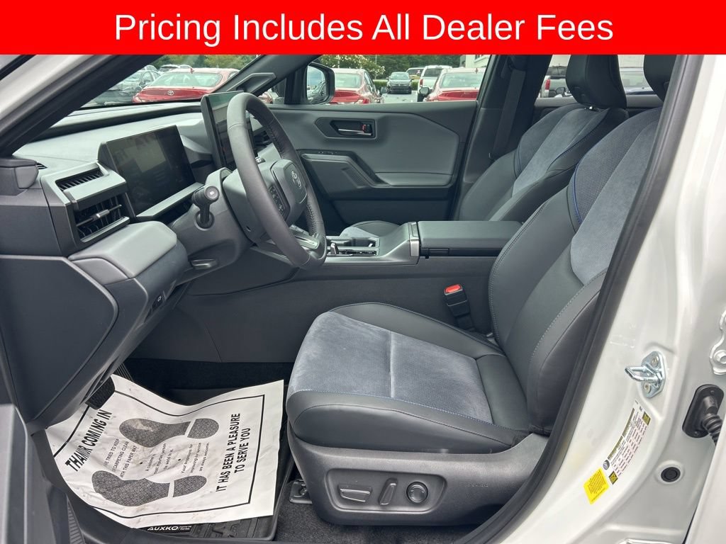 Used 2026 Toyota RAV4 XSE w/ Panoramic Sun Roof Package AWD/4WD image 2