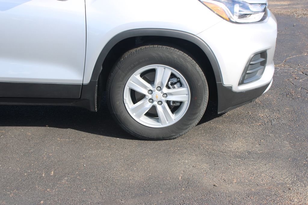 Used 2020 Chevrolet Trax LT w/ LT Convenience Package image 11