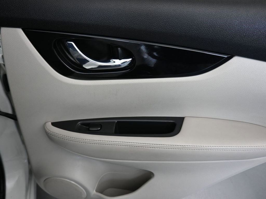 Used 2022 Nissan Rogue Sport SV w/ Technology Package image 33