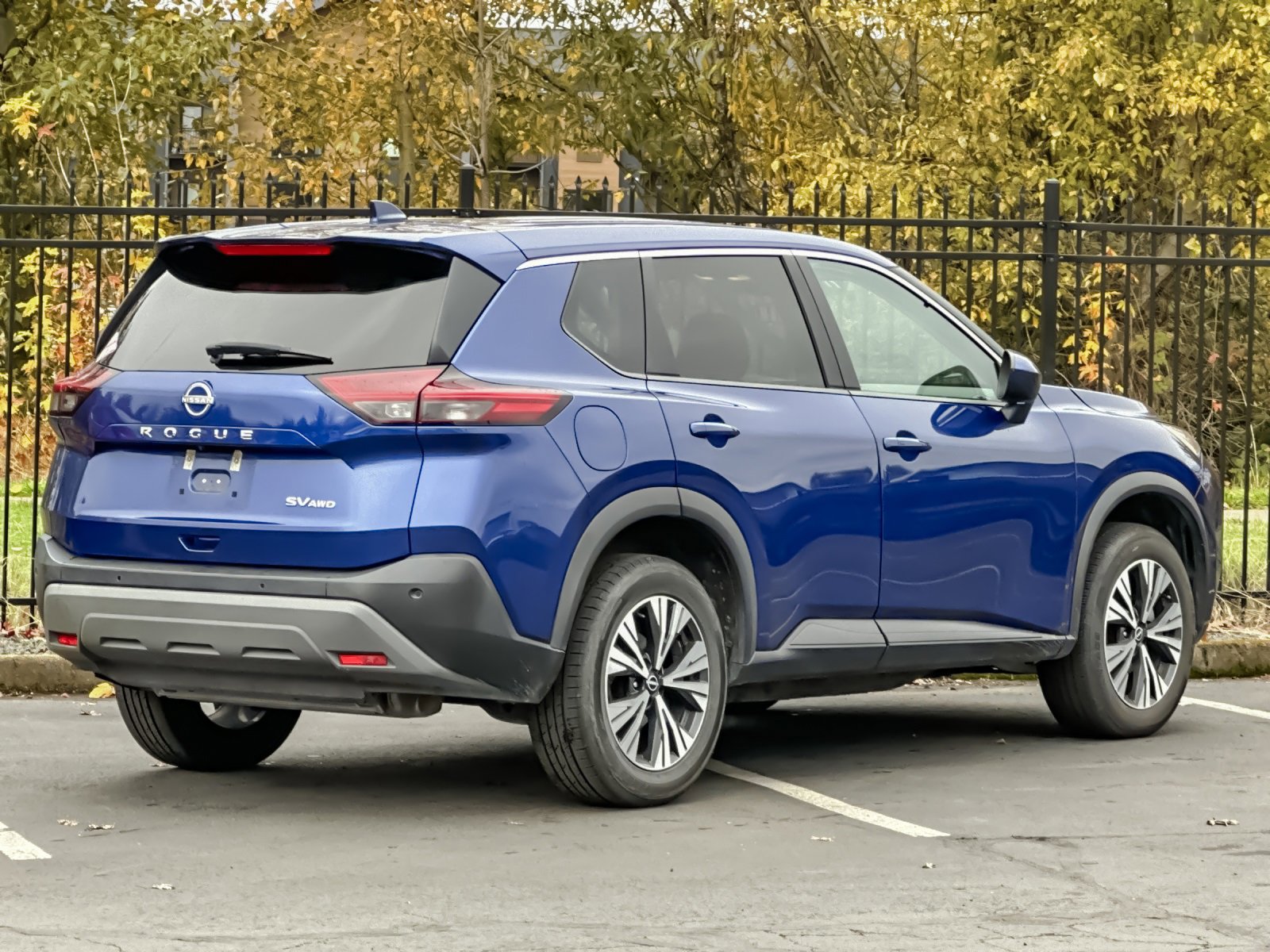 Used 2023 Nissan Rogue SV image 4