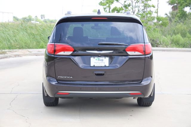 Used 2018 Chrysler Pacifica Touring-L w/ Tire & Wheel Group FWD image 7