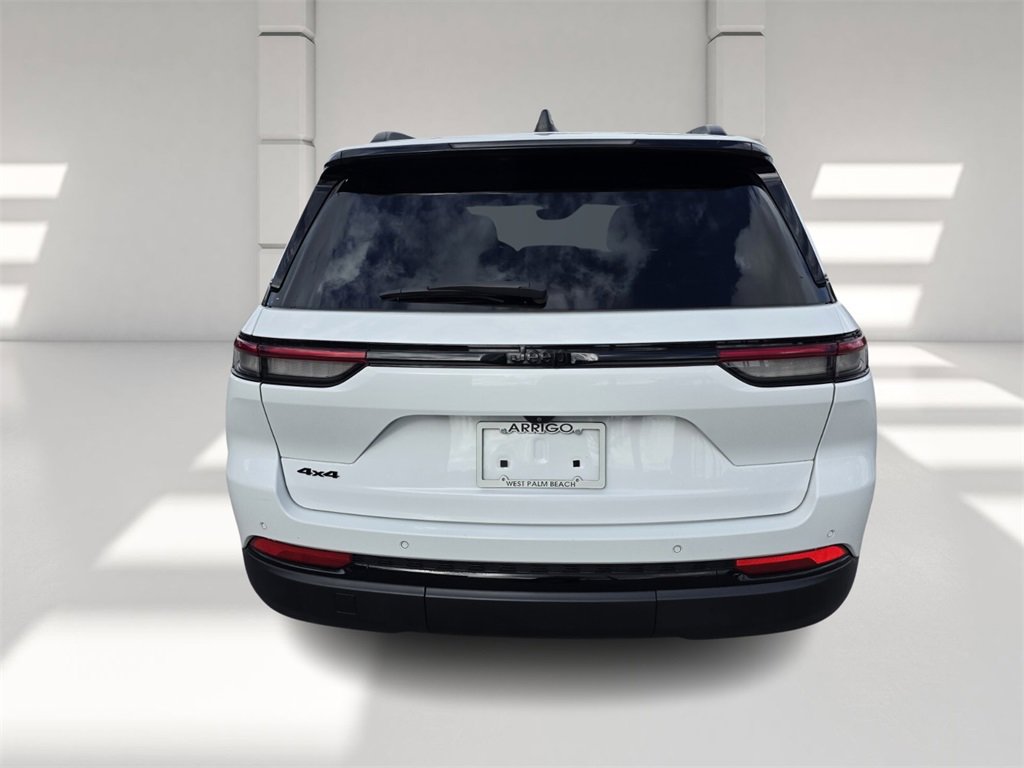 Used 2022 Jeep Grand Cherokee Altitude image 5