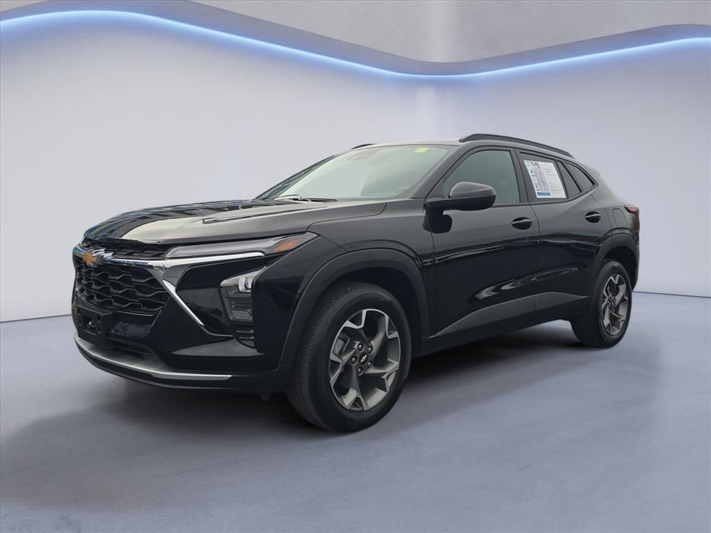 Used 2025 Chevrolet Trax LT image 1