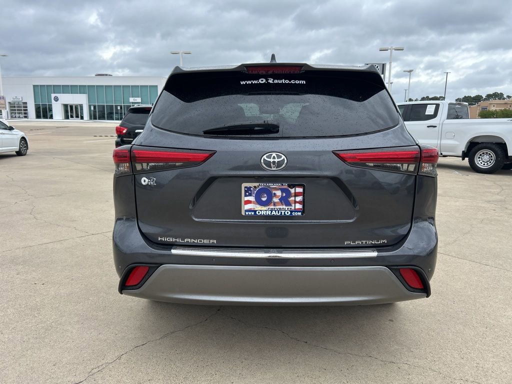 Used 2023 Toyota Highlander Platinum FWD image 5