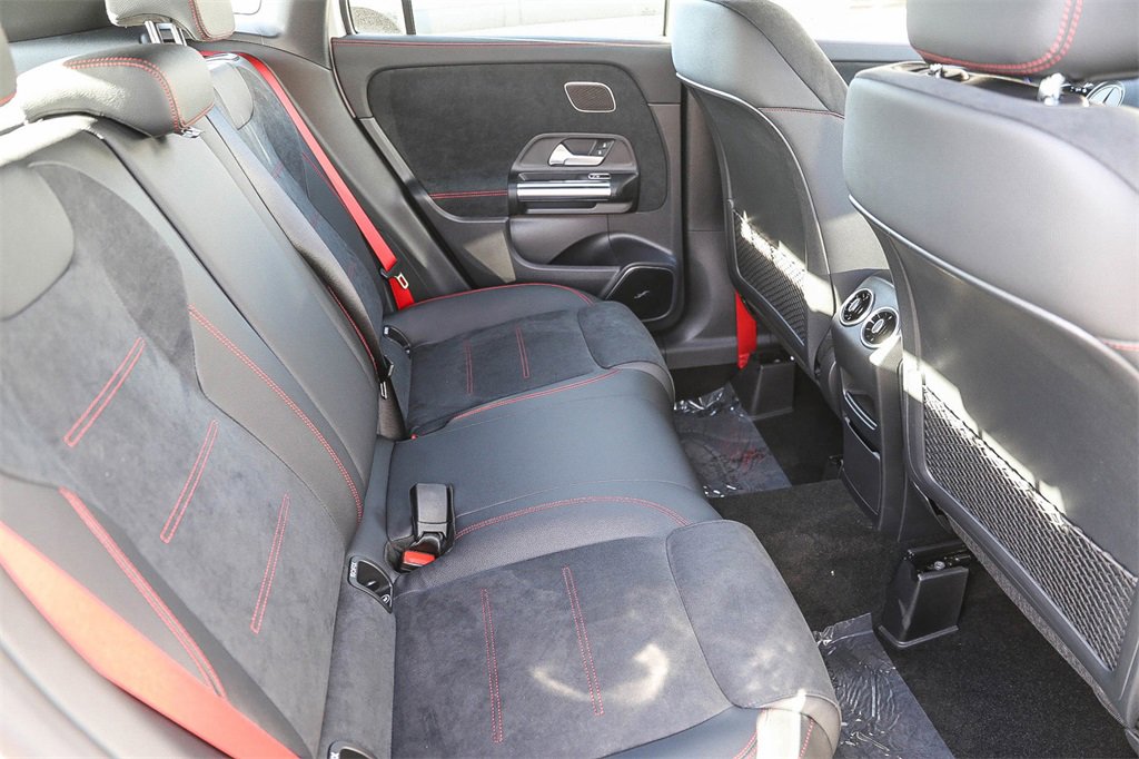 Used 2024 Mercedes-Benz GLA 35 AMG 4MATIC image 21