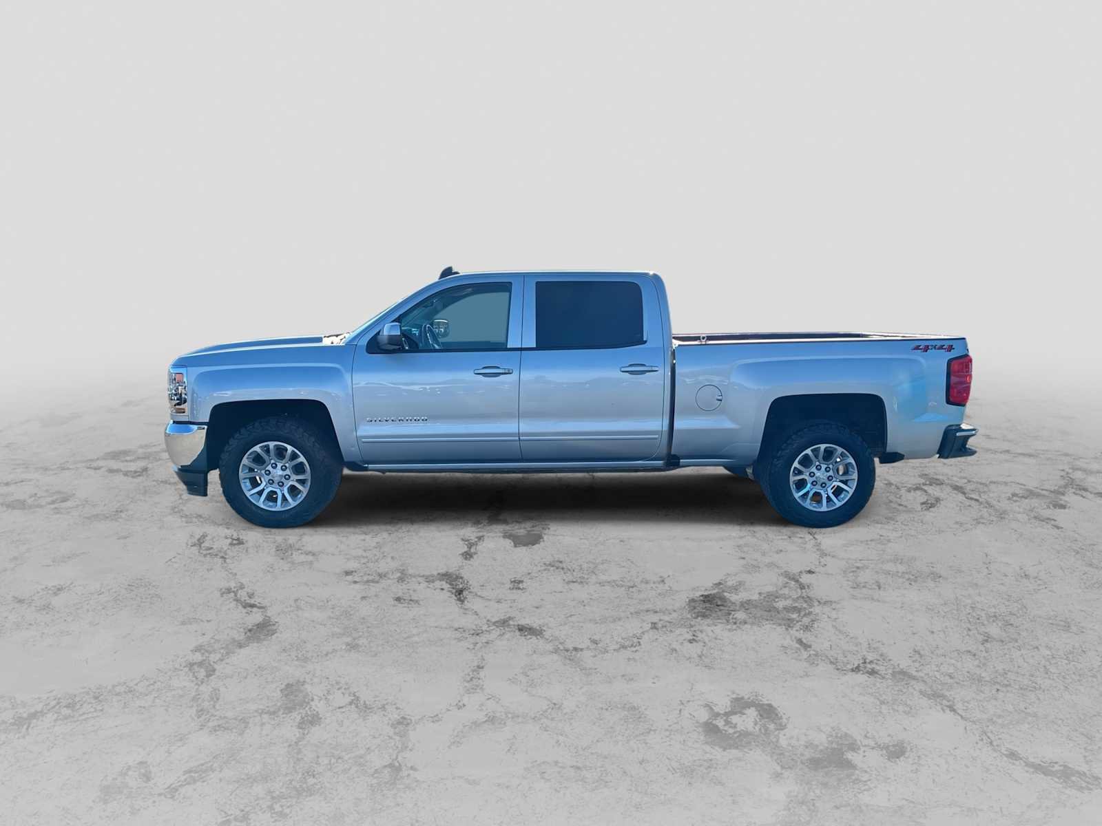 Used 2018 Chevrolet Silverado 1500 LT w/ Trailering Package AWD/4WD image 5