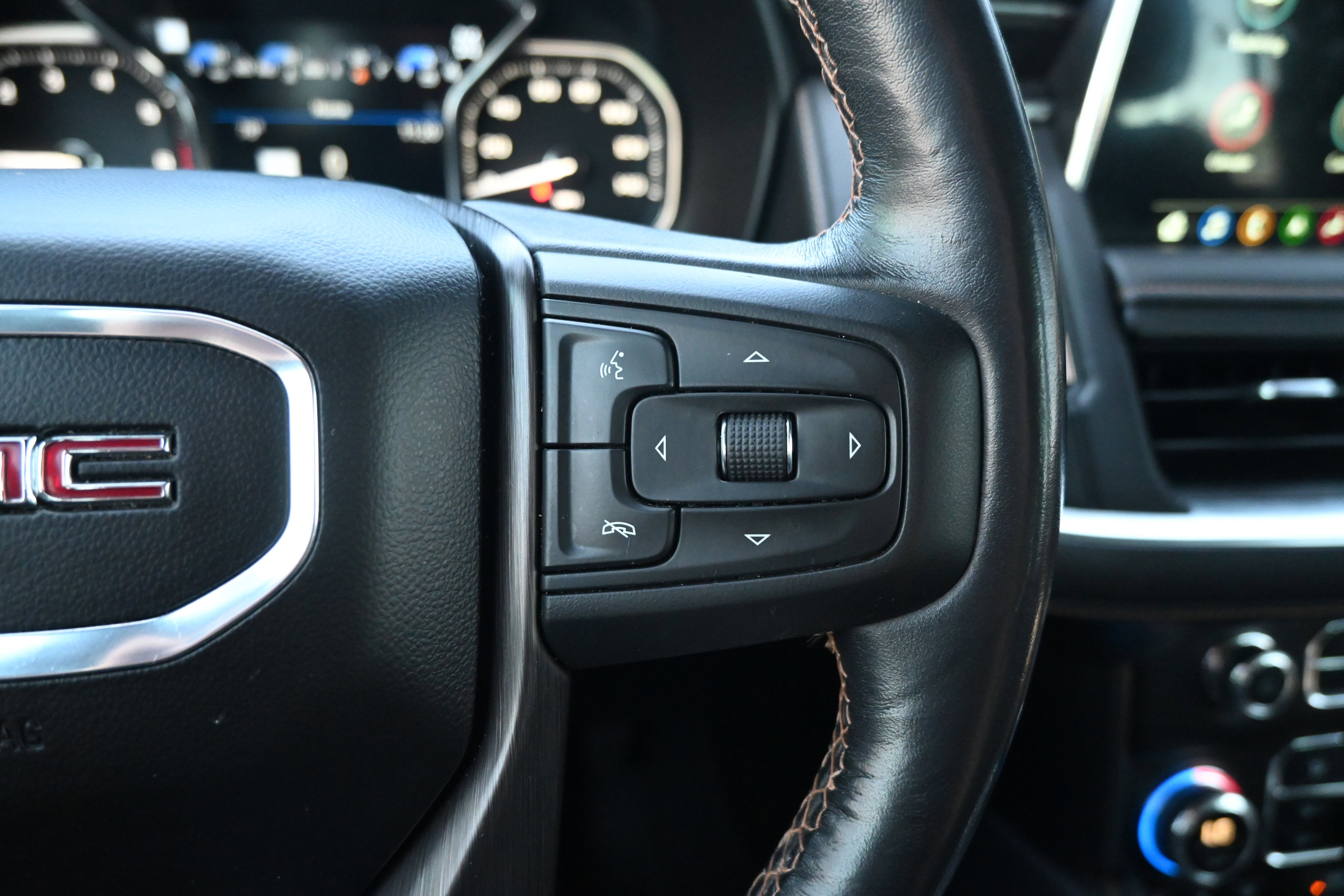 Used 2021 GMC Yukon XL AT4 w/ Rear Media and Nav Package AWD/4WD image 19