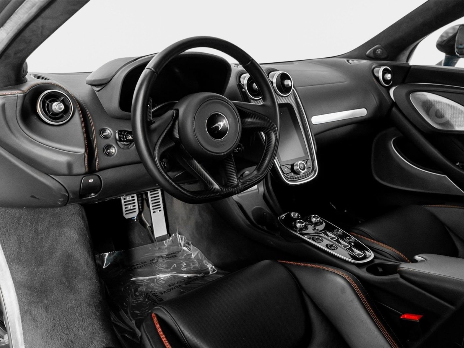 Used 2023 McLaren GT RWD image 2