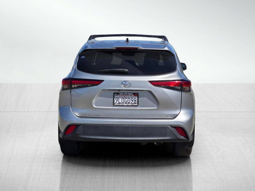 Used 2023 Toyota Highlander XLE FWD image 5
