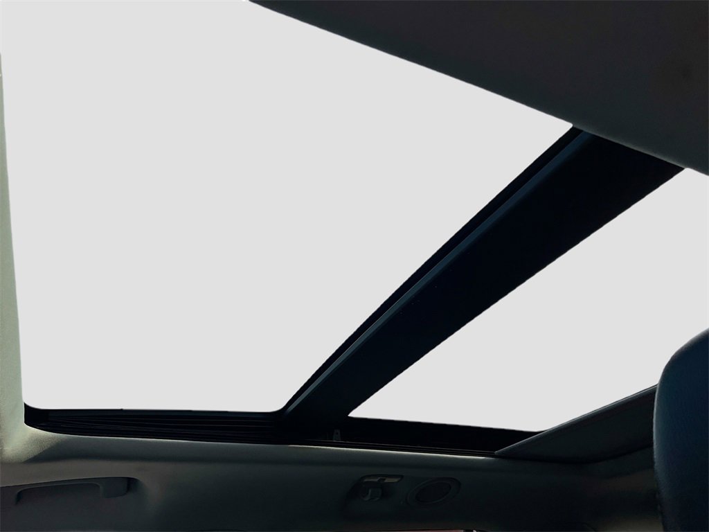 Used 2022 Ford Explorer Limited w/ Equipment Group 301A image 23