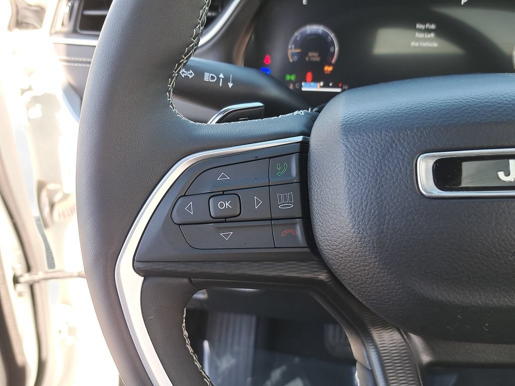 Certified 2023 Jeep Grand Cherokee L Altitude AWD/4WD image 19