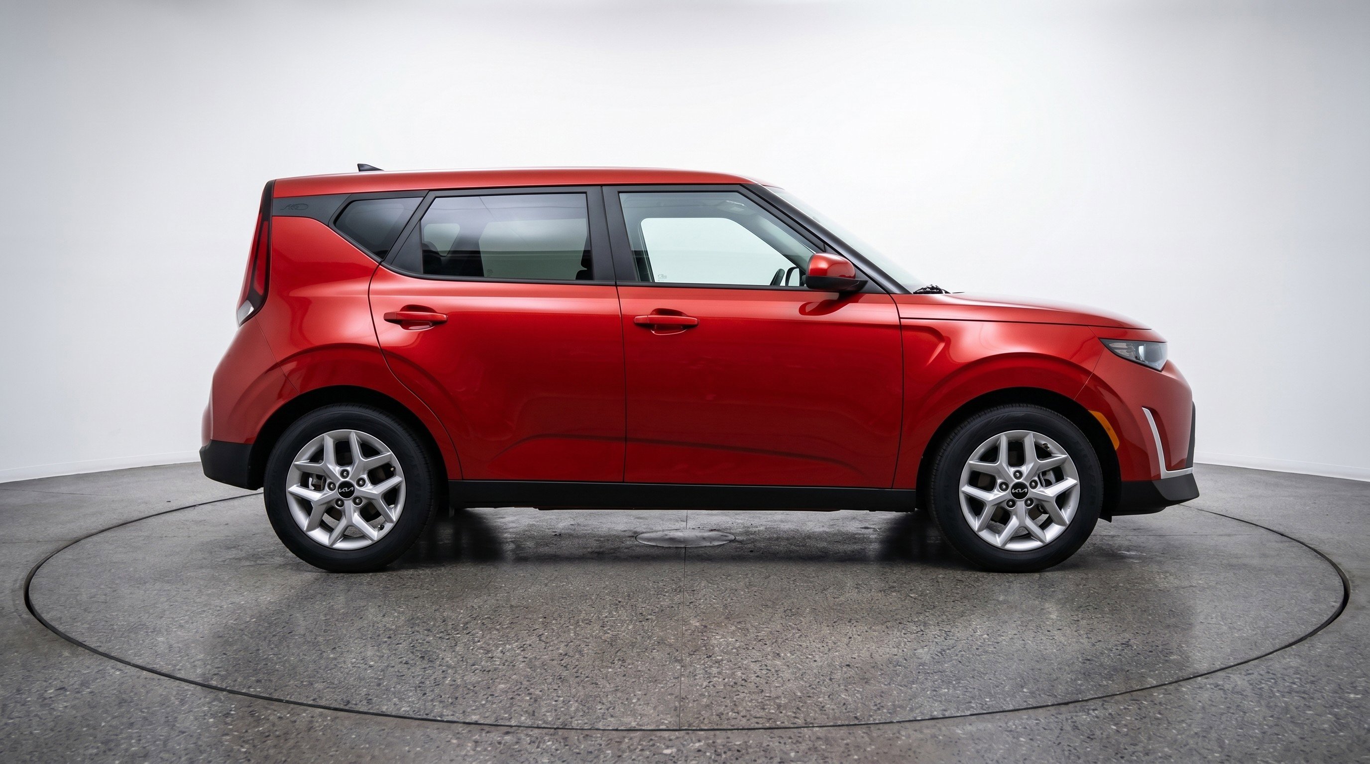 Used 2025 Kia Soul LX w/ LX Technology Package FWD image 11