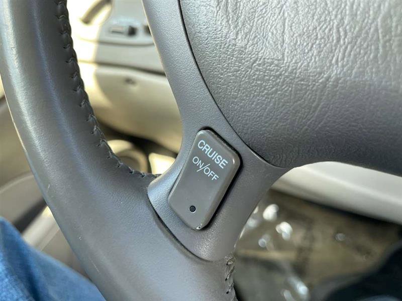 Used 2003 Cadillac De Ville w/ Comfort & Convenience Package FWD image 17
