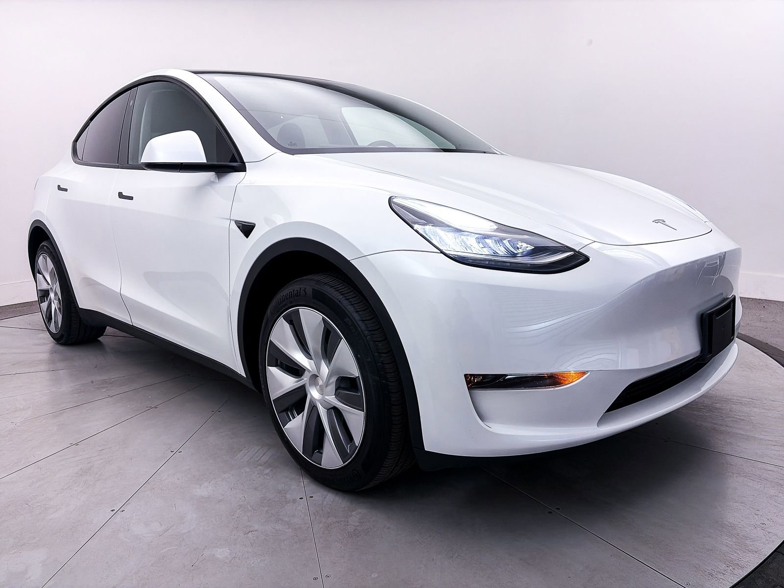 Used 2023 Tesla Model Y Long Range image 21