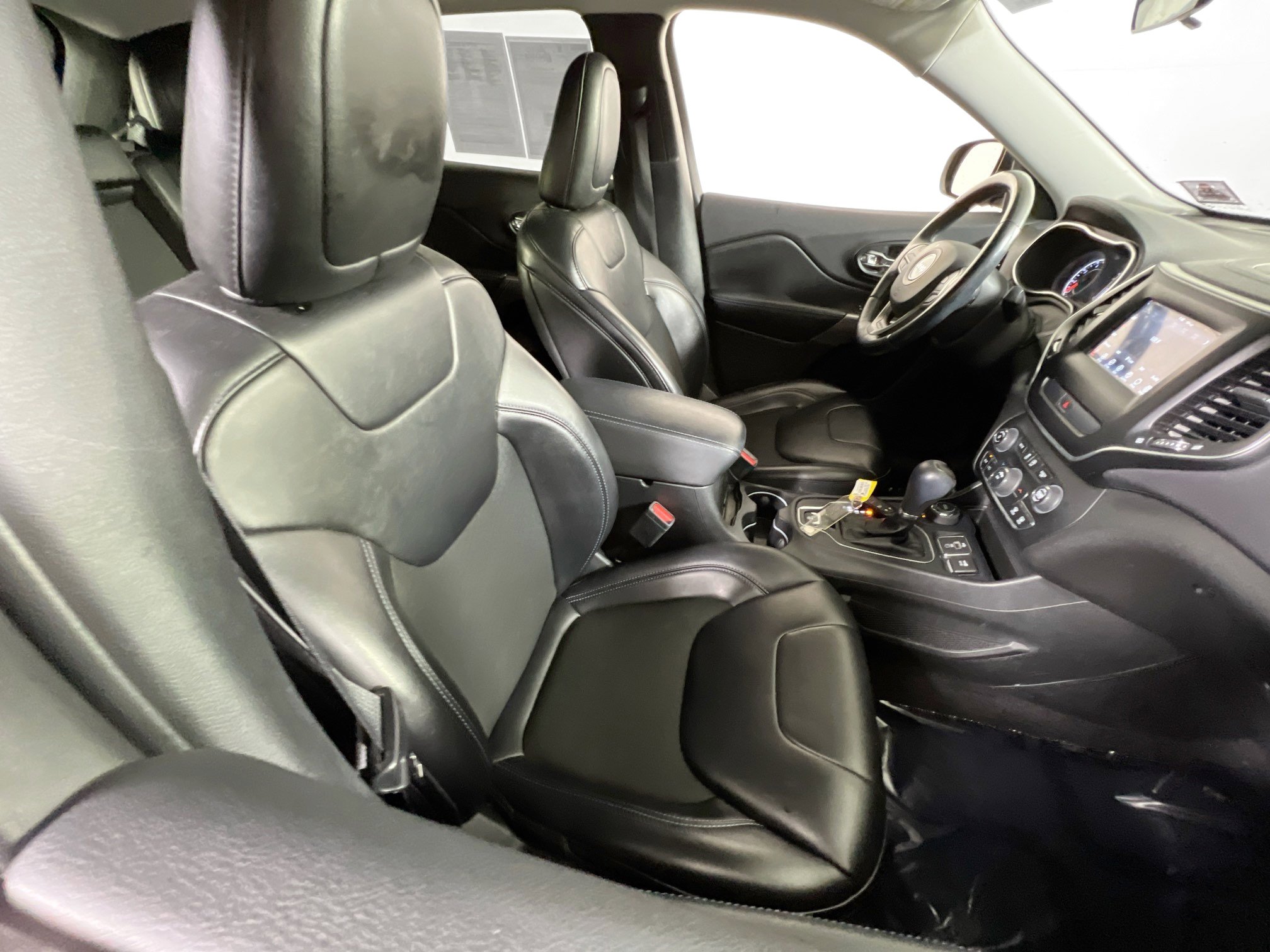 Used 2019 Jeep Cherokee Latitude Plus w/ Cold Weather Group image 26