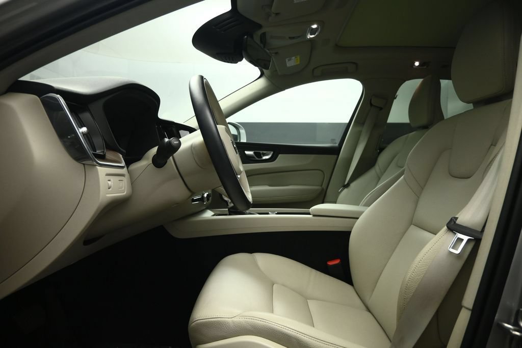 Used 2021 Volvo XC60 T5 Momentum w/ Advanced Package AWD/4WD image 47