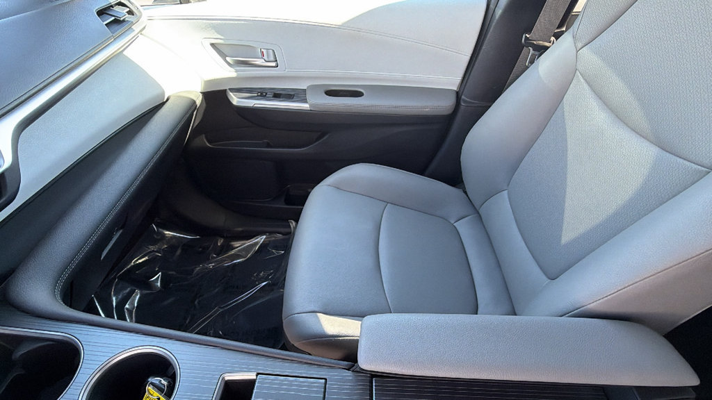 Used 2025 Toyota Sienna XLE FWD image 12