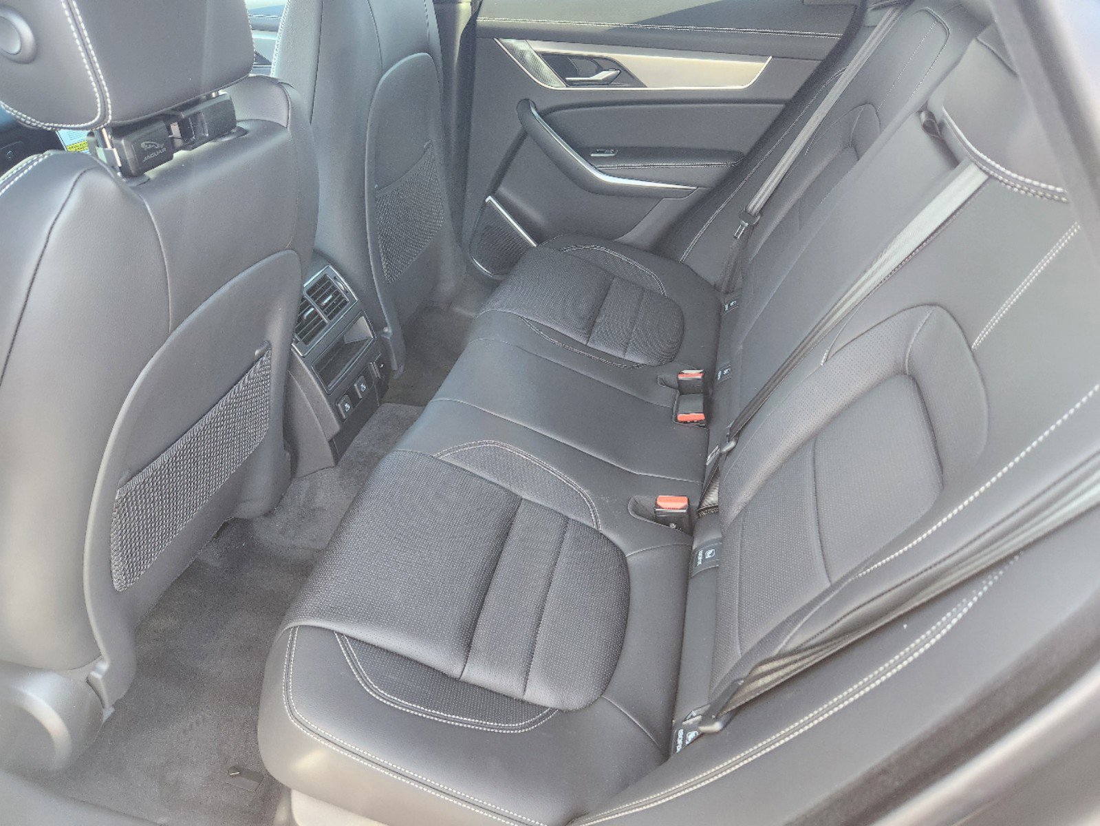 New 2025 Jaguar F-PACE R-Dynamic S image 17