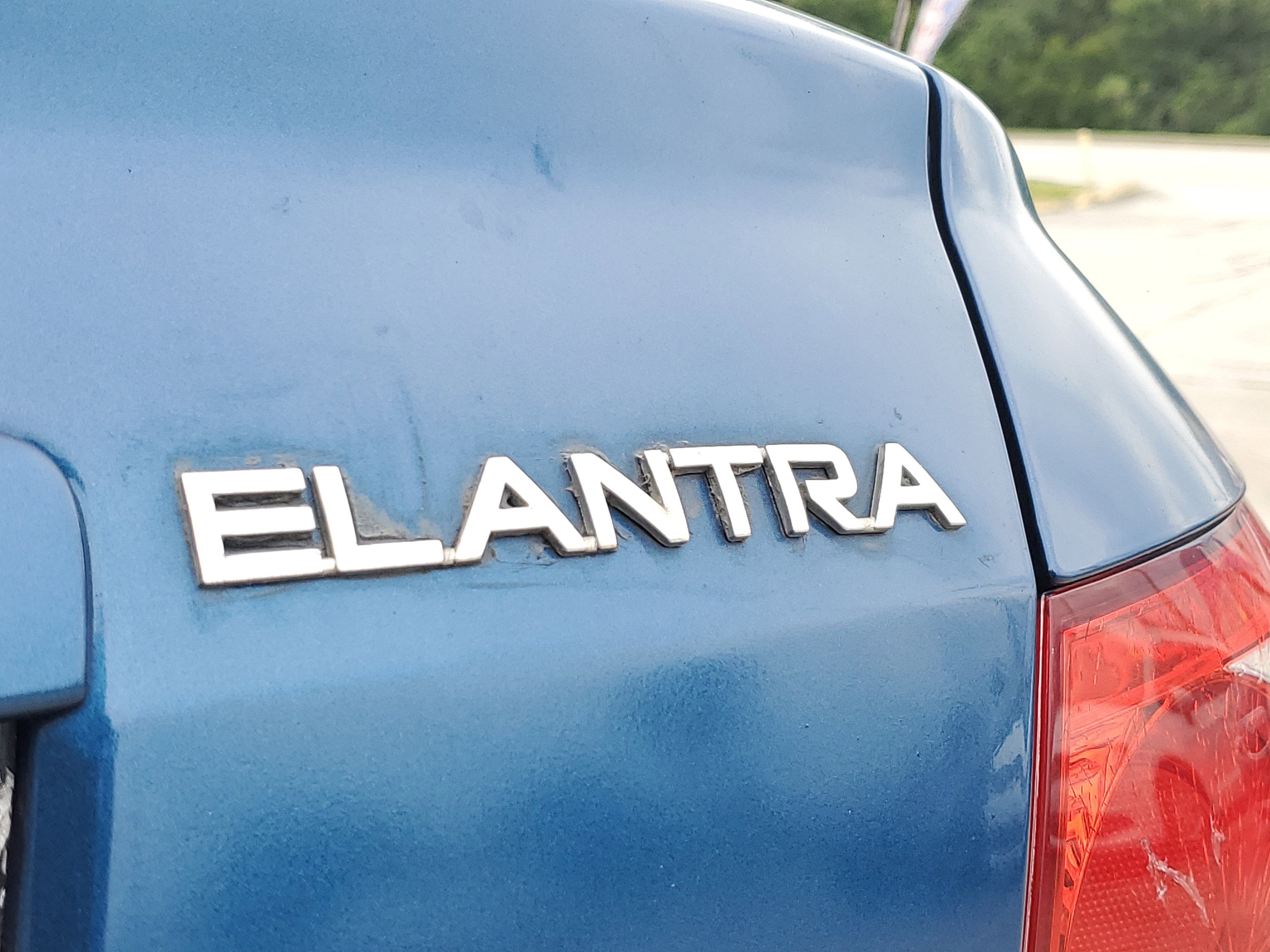 Used 2005 Hyundai Elantra GLS FWD image 6