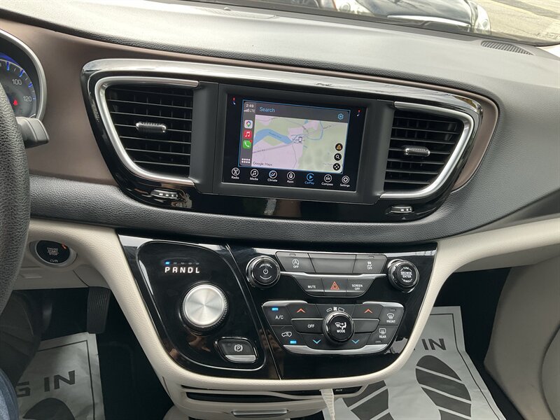 Used 2020 Chrysler Voyager Lxi FWD image 24