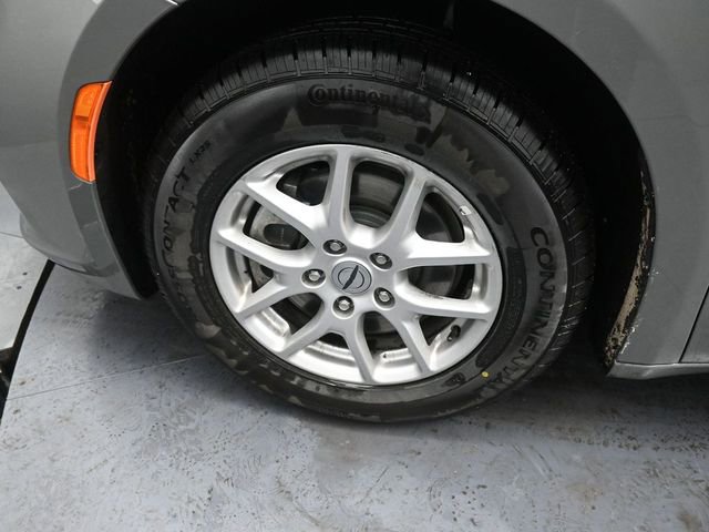 Used 2025 Chrysler Pacifica Select image 11