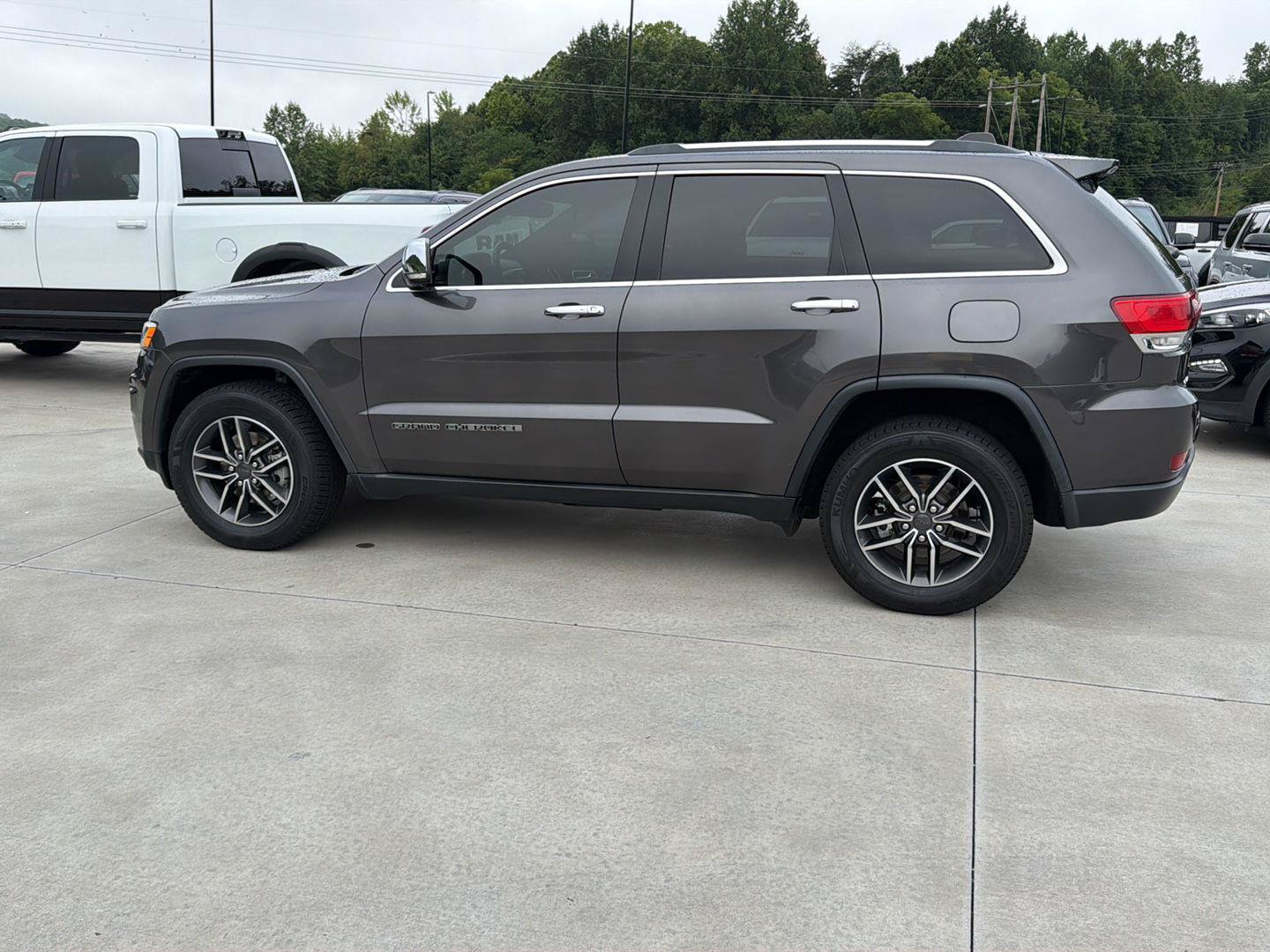 Used 2019 Jeep Grand Cherokee Limited AWD/4WD image 6