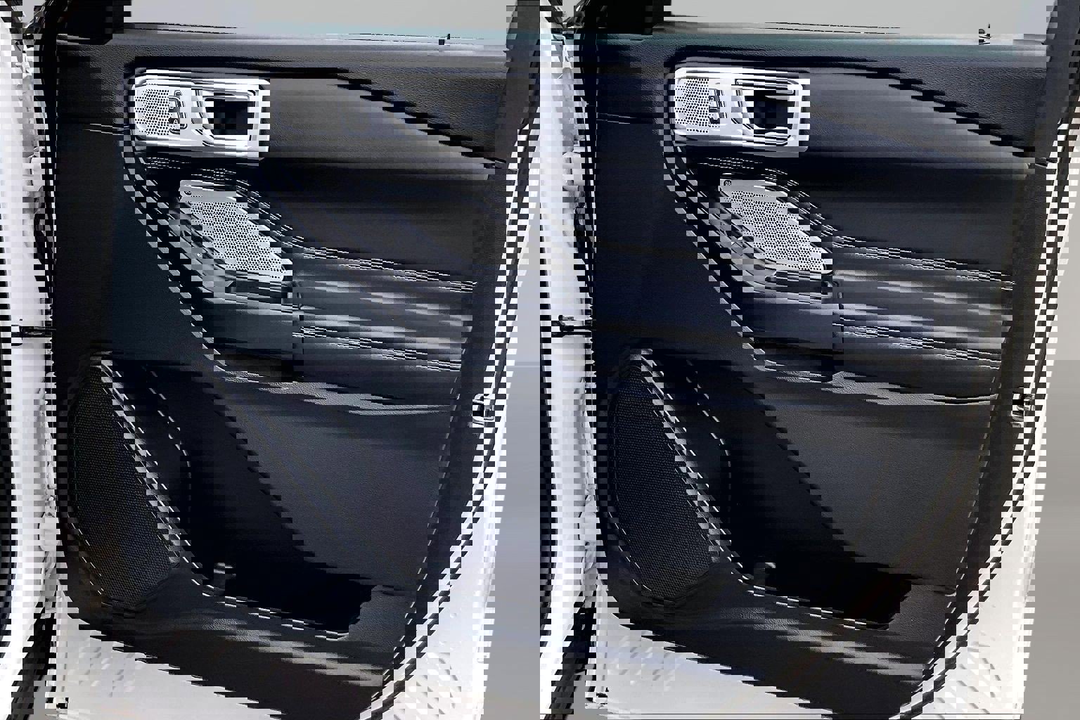 Used 2020 Ford Explorer ST w/ Premium Technology Package image 27