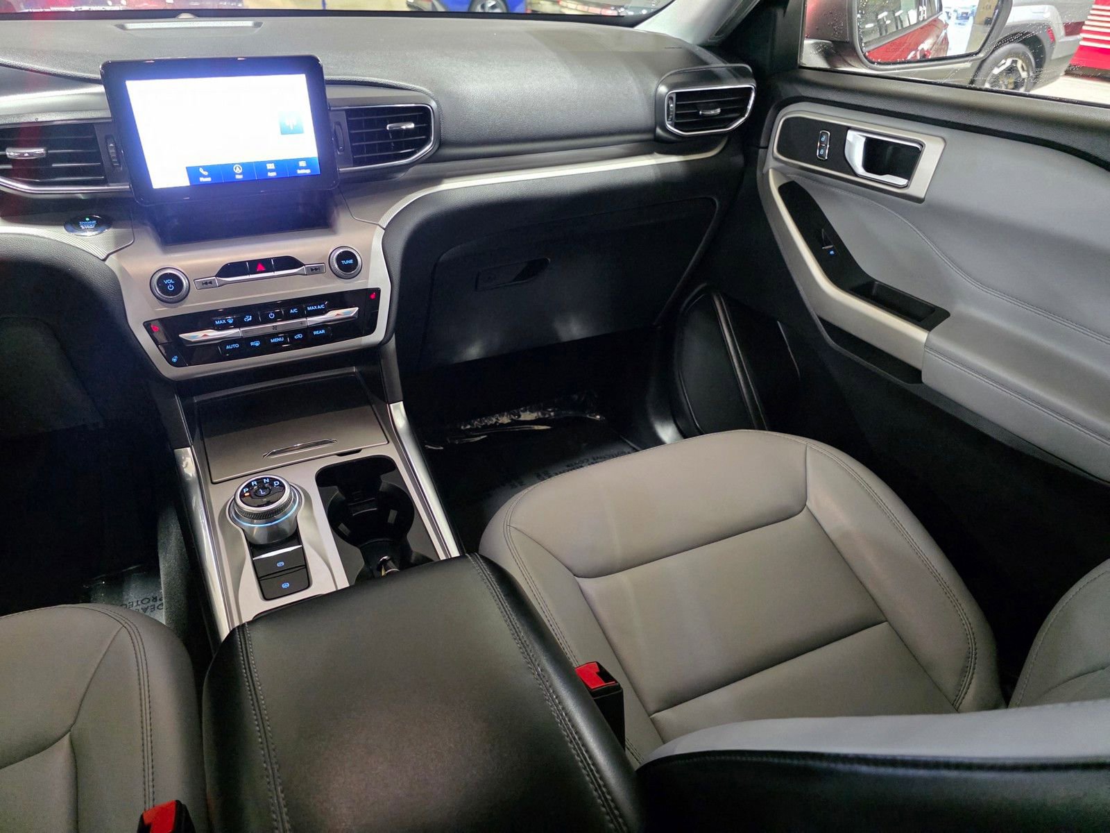 Used 2021 Ford Explorer XLT w/ Equipment Group 202A image 18