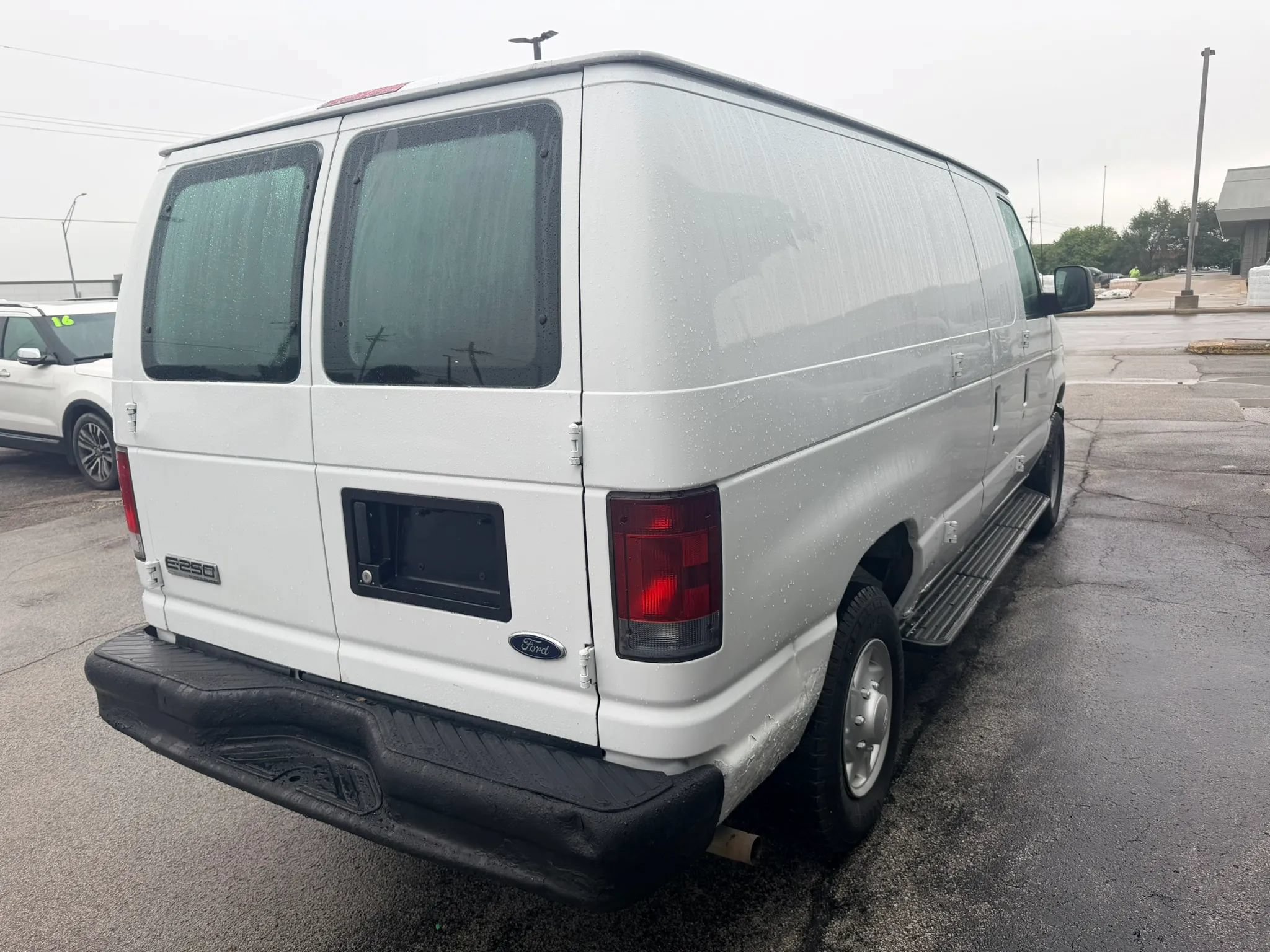 Used 2008 Ford E-250 and Econoline 250 RWD image 3