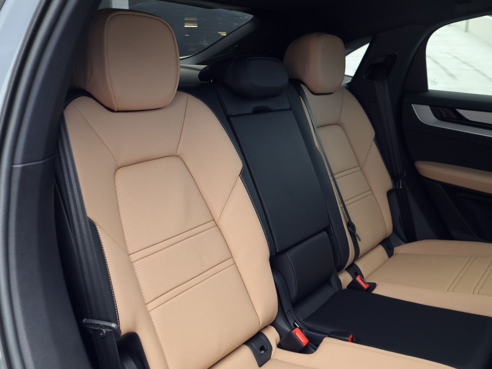 New 2026 Porsche Cayenne Coupe AWD/4WD image 23