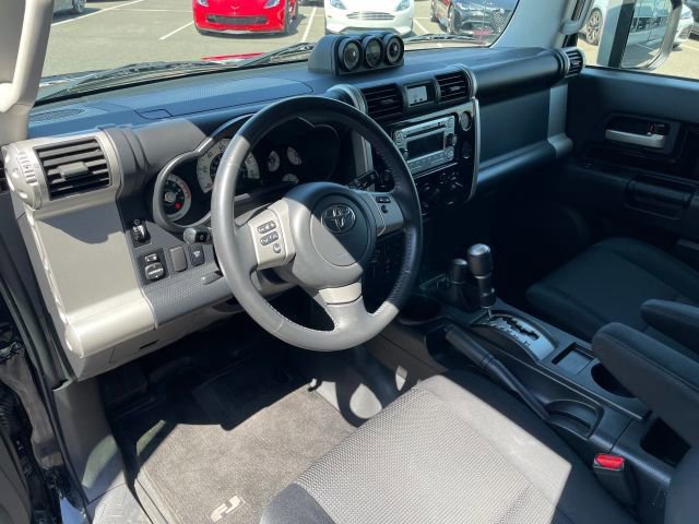 Used 2014 Toyota FJ Cruiser 4WD w/ Upgrade Package image 2