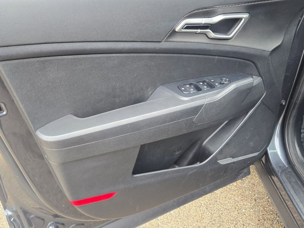 Used 2023 Kia Sportage LX image 18