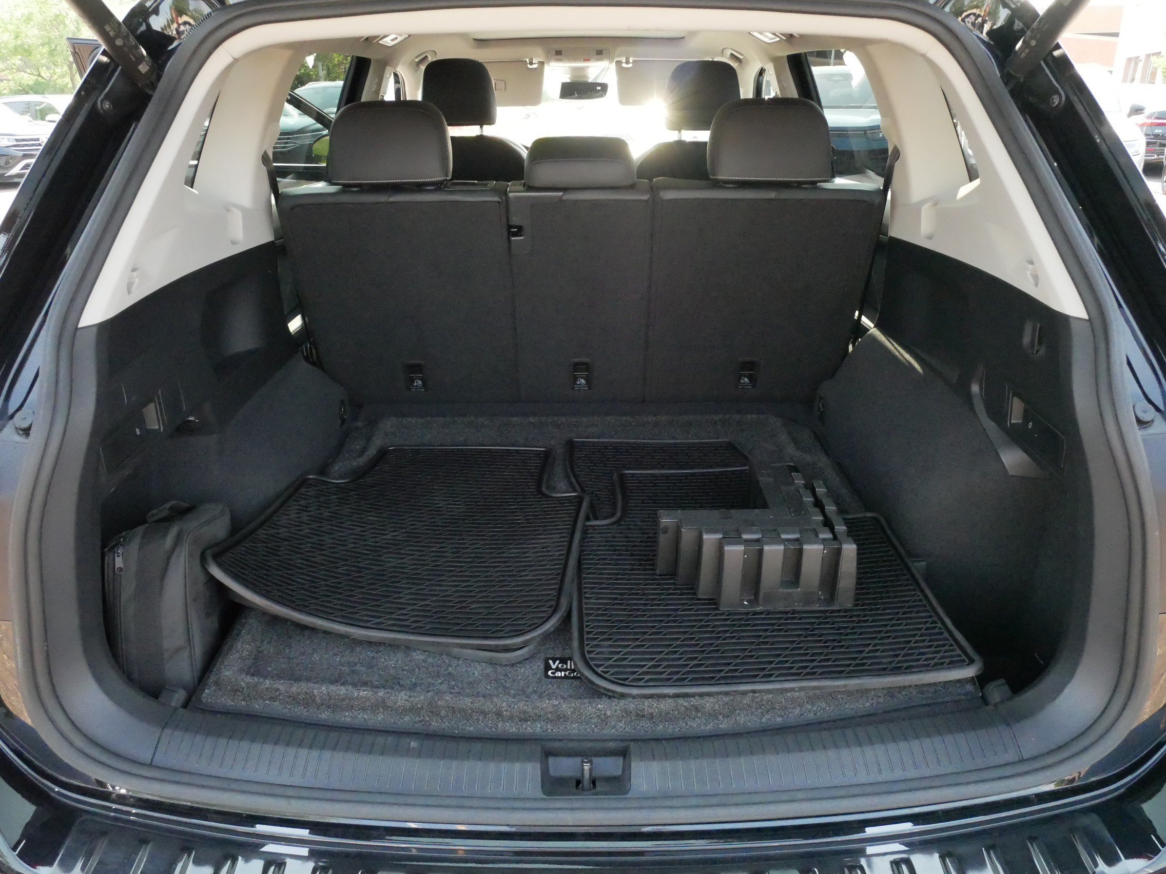 Certified 2023 Volkswagen Tiguan SE w/ Panoramic Sunroof Package AWD/4WD image 18