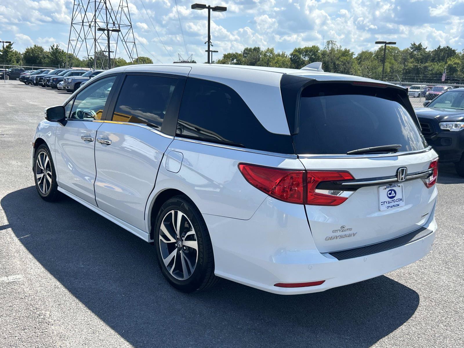Used 2023 Honda Odyssey Touring image 5