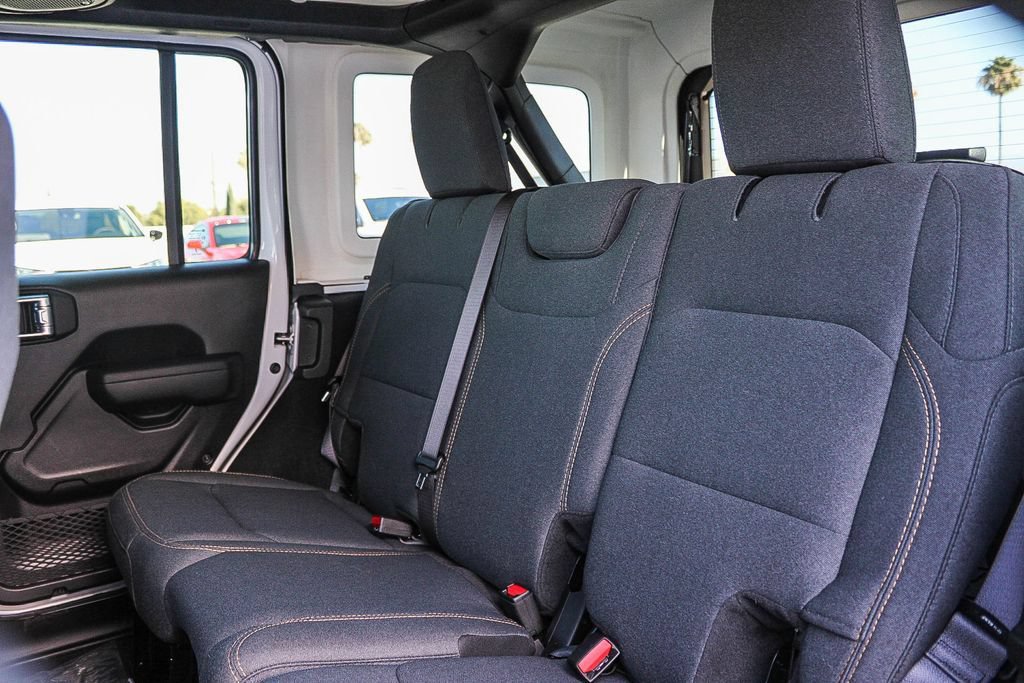 Used 2025 Jeep Wrangler Unlimited Sport AWD/4WD image 19